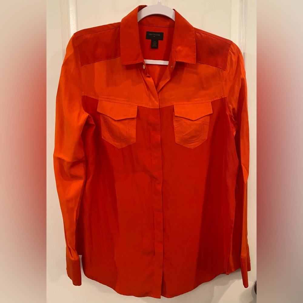 True Religion Blouse Snap Front Sz S/P Sunset Red/Orange Silk Rayon Pleated Back